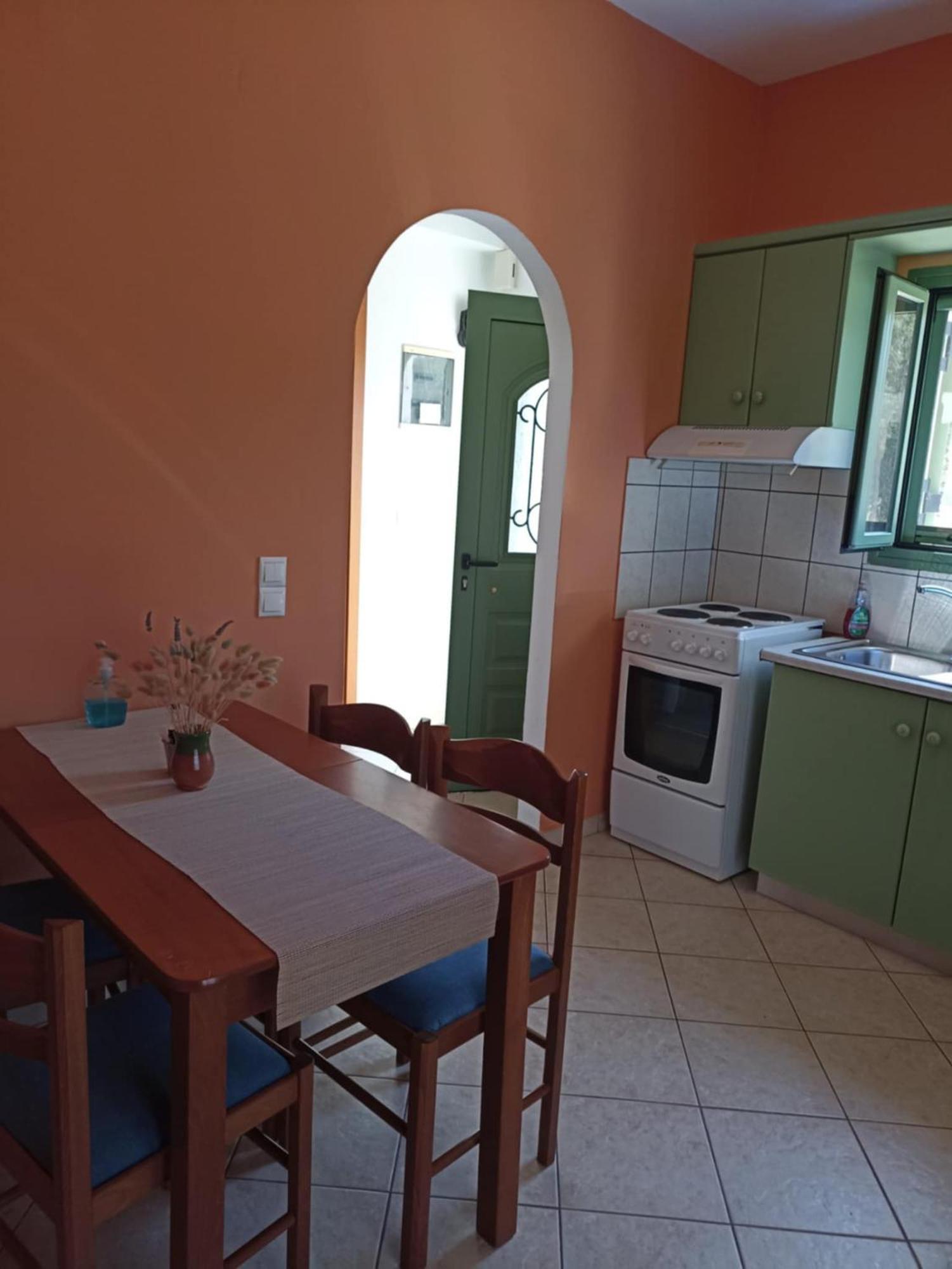 Vegera Apartment M Vasilikiadhes Bagian luar foto